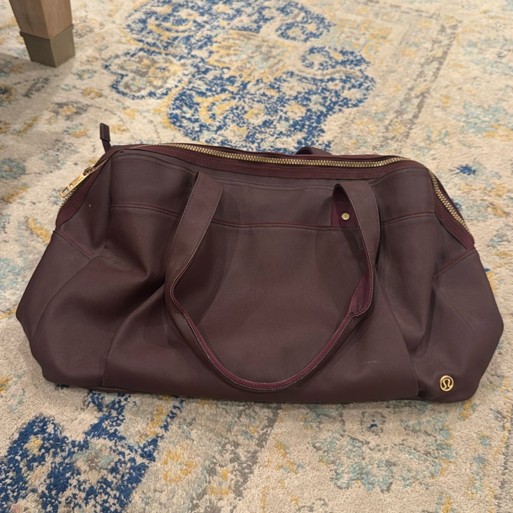 Lululemon purple overnight bag